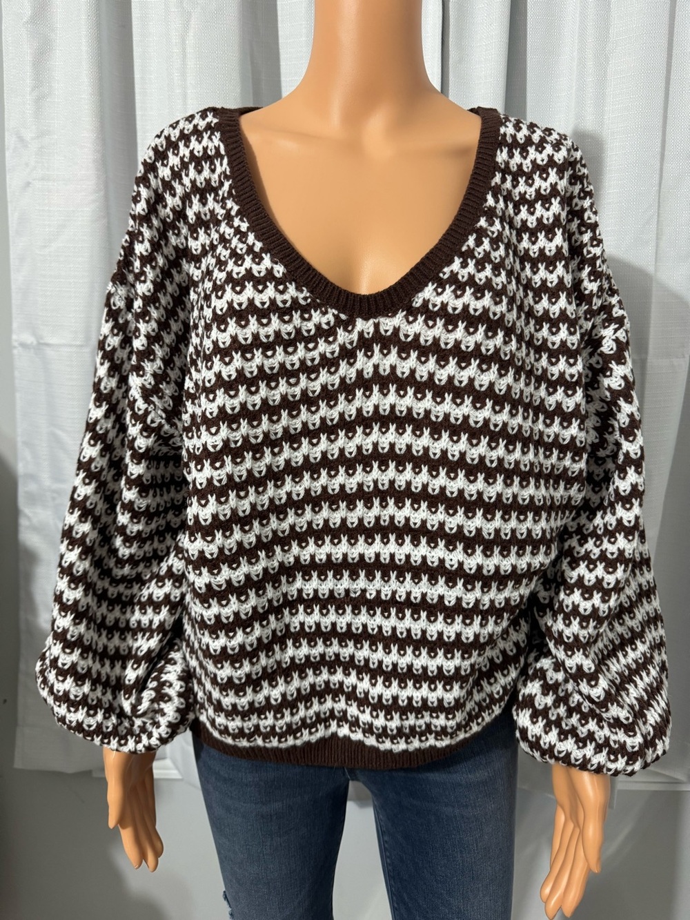 Great Miracle size S M chocolate brown white v-neck relaxed pullover sweater new